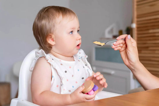 Kaip įvesti alergenus į kūdikio mitybą pataria dietistė Živilė Dumbraitė-Varkalienė kūdikių primaitinimas dažniausi alergenai kūdikio alergija maistui vaiko alergija maistui blw primaitinimas gabaliukais pasiruošimas primaitinimui