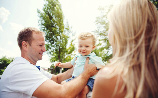 Kodėl tėčiai neturi padėti auginti vaikų Pagarbi Tėvystė tėvystės koučerė Renata Cikanaitė vaikų auginimas poros santykiai vaikų priežiūra tėčio vaidmuo šeimoje šeimos samprata tėtis ir sūnus tėtis ir dukra