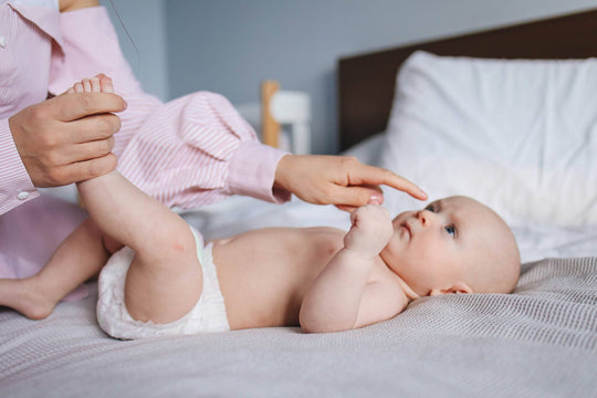 Netikra nakties pradžia kai mažylis bunda po 30 min užmigęs nakčiai Miego pelytės Per ankstyvas miego laikas pervargęs kūdikis kūdikio artumo poreikis kūdikio mityba miego patarimai miego aplinka Mylu.lt seminarai kūdikio miego konsultacija
