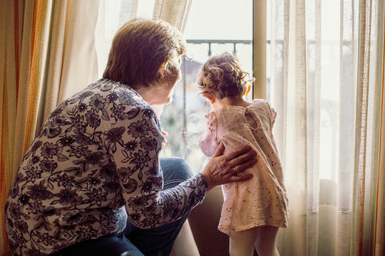 Psichologė Bortkevičienė linkiu seneliams suprasti, kad tam tikri dalykai anūkams yra nereikalingi ar netgi kenksmingi Pagarbi Tėvystė santykiai su seneliais vaikų auginimas vaikų auklėjimas Mylu tėvai prenumerata